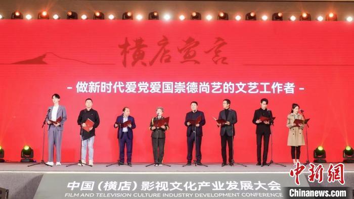 救援落湖男孩